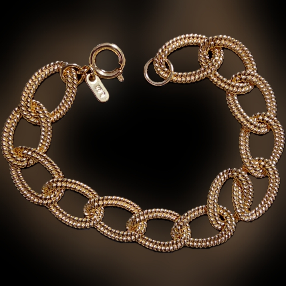 Gold chain bracelet